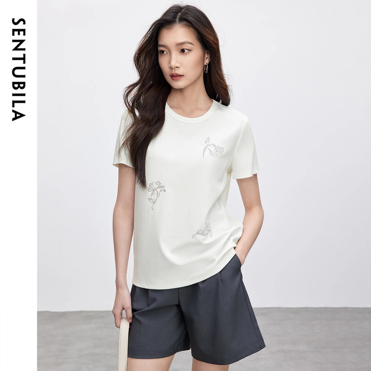 SENTUBILA Embroidery Womens T-shirt 2025 Spring Summer Solid Color Casual O Neck Short Sleeve Pullovers Top Lady 152T58599
SENTUBILA Embroidery Womens T-shirt 2025 Spring Summer Solid Color Casual O Neck Short Sleeve Pullovers Top Lady 152T58599