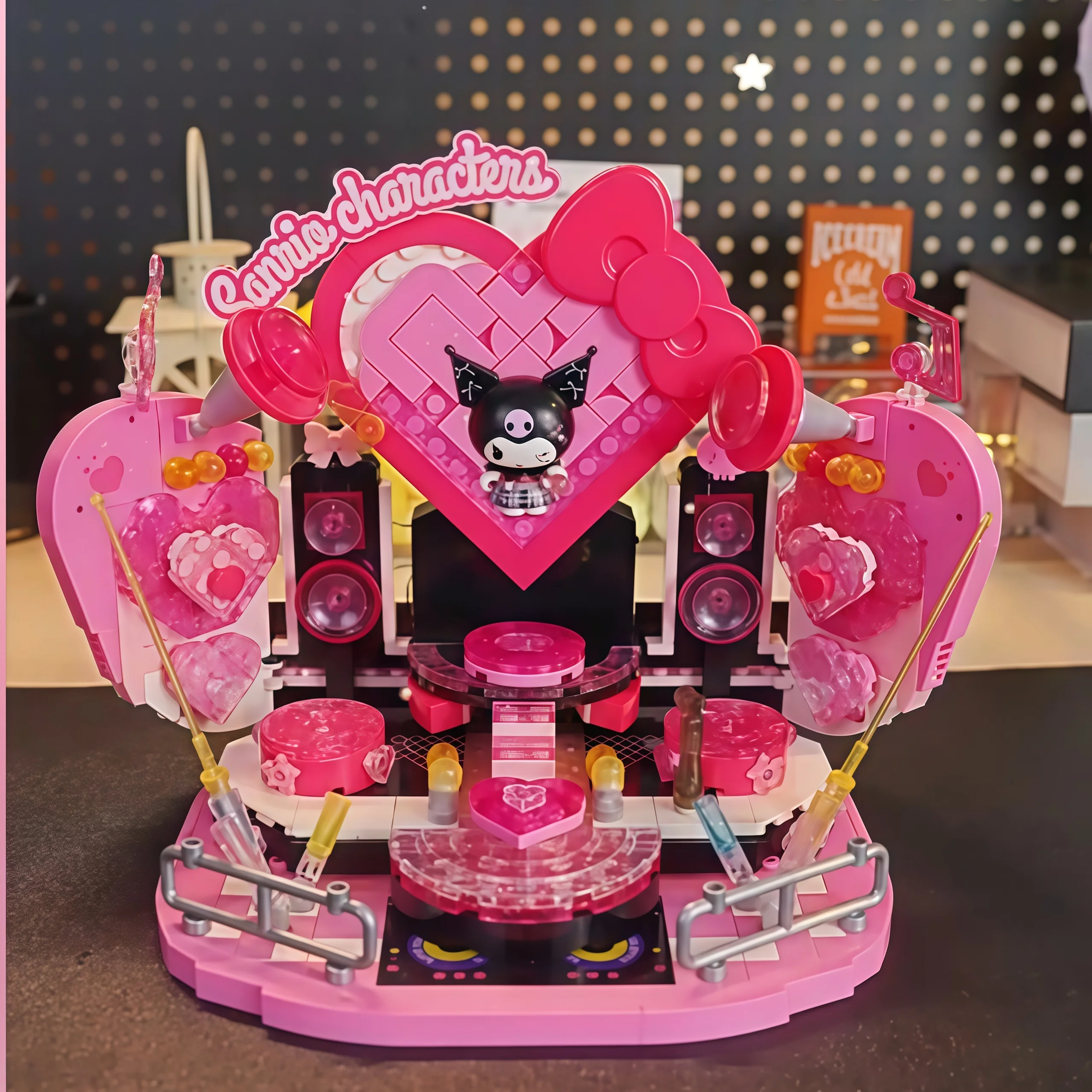 AREAX Sanrio Sweetheart Shining Stage Building Blocks Hello Kitty Kuromi Scene Model Bricks with Light Ornaments Collection Toys
AREAX Sanrio Sweetheart Shining Stage Building Blocks Hello Kitty Kuromi Scene Model Bricks with Light Ornaments Collection Toys