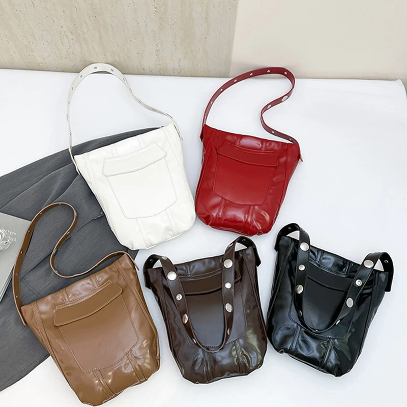 Women Texture PU Rivet Design Underarm Bag New Fashion Oil Wax Leather Bucket Bag Ladies Autumn Winter Simple One Shoulder Bag
Women Texture PU Rivet Design Underarm Bag New Fashion Oil Wax Leather Bucket Bag Ladies Autumn Winter Simple One Shoulder Bag