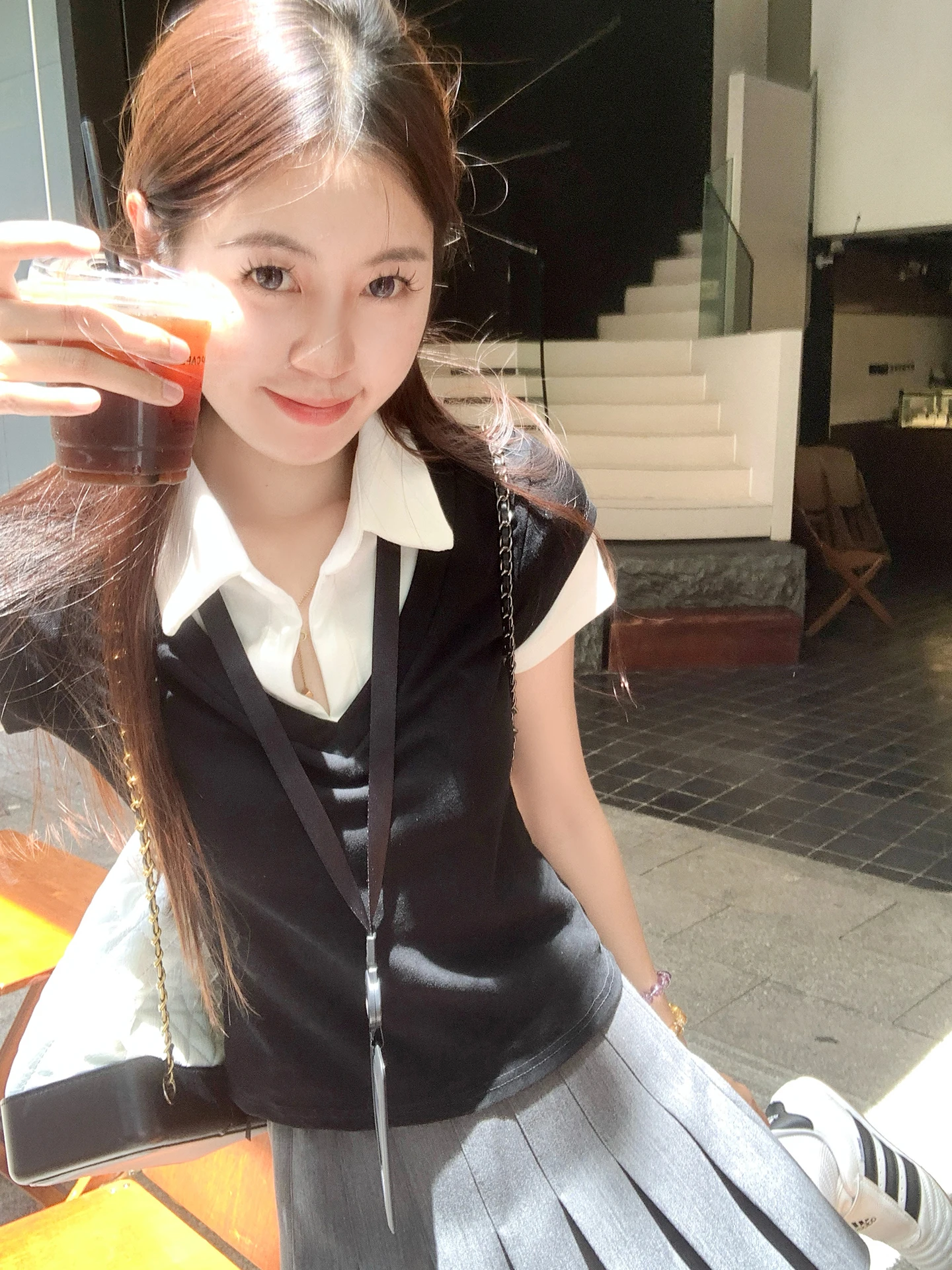 Женская летняя футболка с коротким рукавом, имитация двухслойности, приталенный крой, корейский стиль, однотонная, для повседневной носки
Женская летняя футболка с коротким рукавом, имитация двухслойности, приталенный крой, корейский стиль, однотонная, для повседневной носки