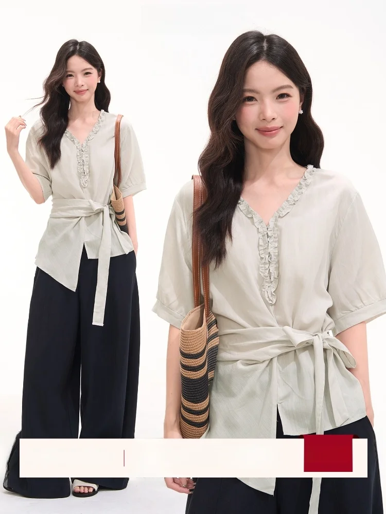 Korean Style Simple Lace Trim V-Neck Tie Waist Short Sleeve Shirt Top Summer Floral Field Window Heme Rasee Fiber Loose Fit W...
Korean Style Simple Lace Trim V-Neck Tie Waist Short Sleeve Shirt Top Summer Floral Field Window Heme Rasee Fiber Loose Fit W...