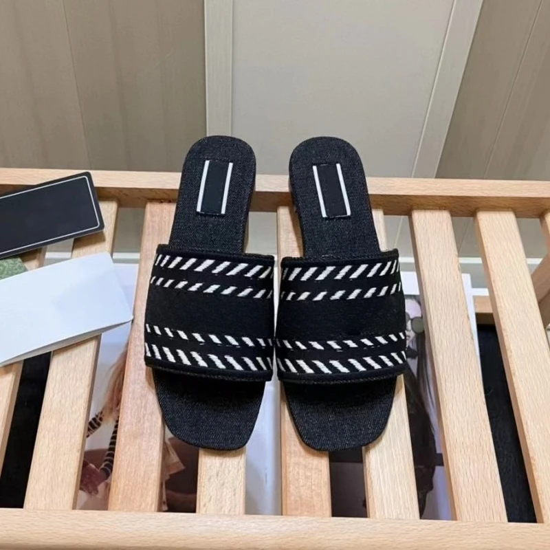 2026 Summer Women's Color Block Embroidered Letter Flat Sandals Open Toe Single Strap Slide Sandals Casual Beach Home Slippers
2026 Summer Women's Color Block Embroidered Letter Flat Sandals Open Toe Single Strap Slide Sandals Casual Beach Home Slippers