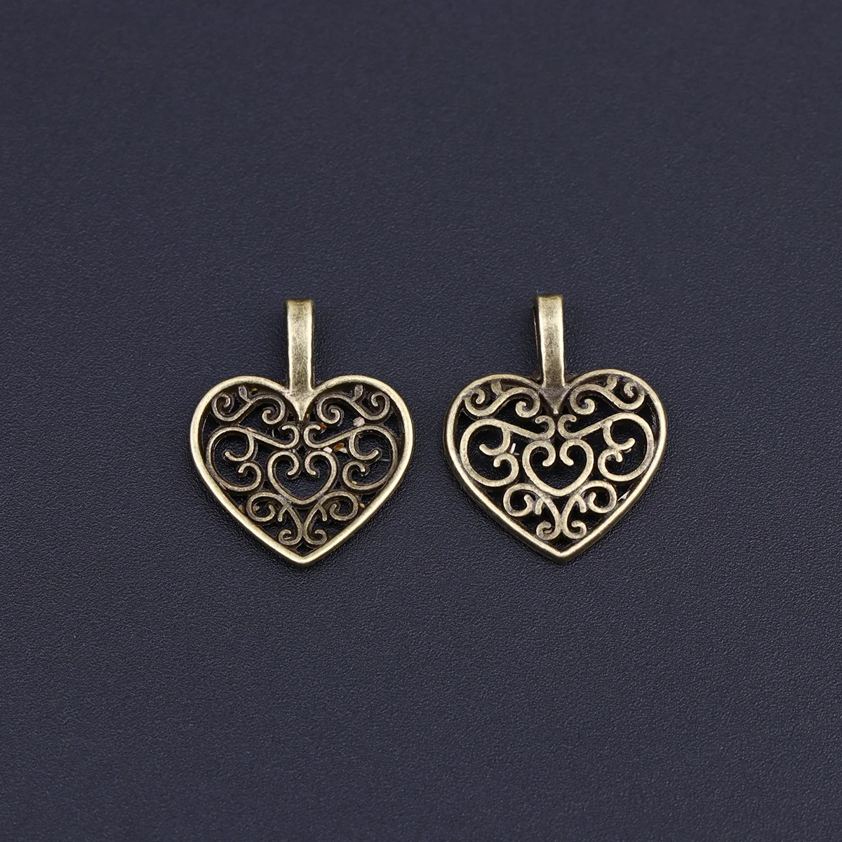 100Pcs Fashion Heart Pendant Charm Alloy DIY Jewelry Findings for Necklace Bracelet Anklet Keyring Sweater Chain Decoration
100Pcs Fashion Heart Pendant Charm Alloy DIY Jewelry Findings for Necklace Bracelet Anklet Keyring Sweater Chain Decoration