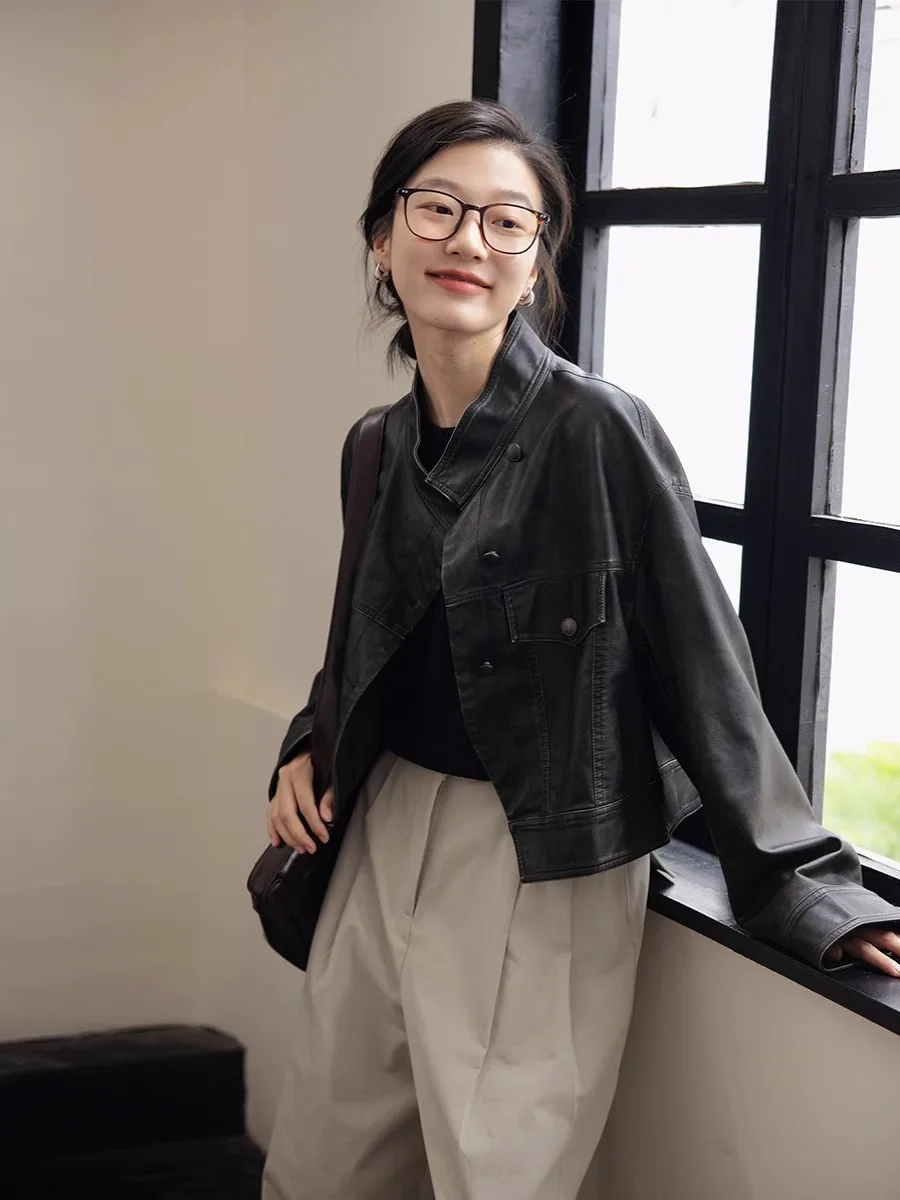 Vastand Vintage Short Leather Jacket Women's Stylish Compact PU Coat Collar Long Sleeve Straight Fit Spring Fashion
Vastand Vintage Short Leather Jacket Women's Stylish Compact PU Coat Collar Long Sleeve Straight Fit Spring Fashion