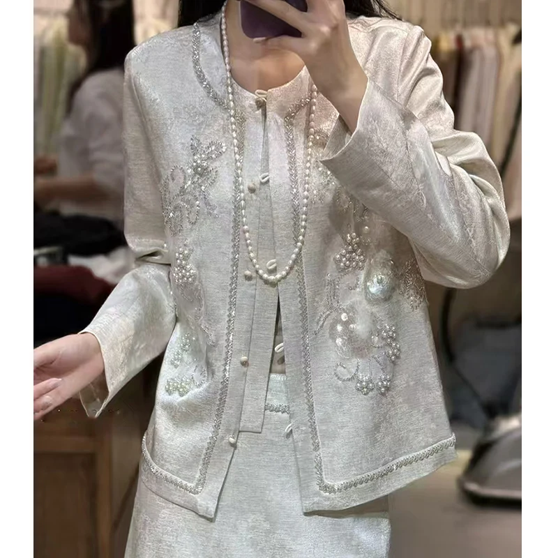 High-End Spring New Silk Fabric Bead + Sequin Embroidery O-Neck Handmade Button Fashion Chinese Style Unique Women's Jacket S-XL
High-End Spring New Silk Fabric Bead + Sequin Embroidery O-Neck Handmade Button Fashion Chinese Style Unique Women's Jacket S-XL