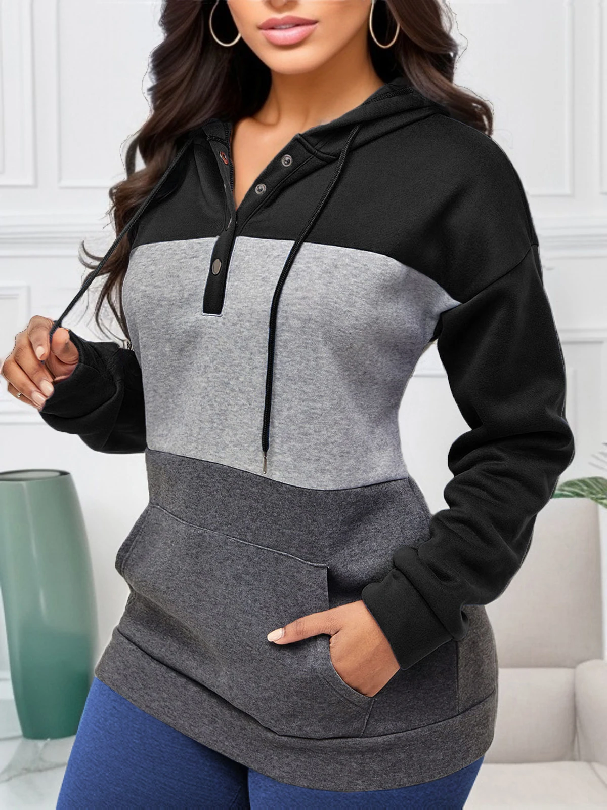 New autumn and winter thickened contrast color stitching hooded single-breasted drawstring pullover sweatshirt
New autumn and winter thickened contrast color stitching hooded single-breasted drawstring pullover sweatshirt