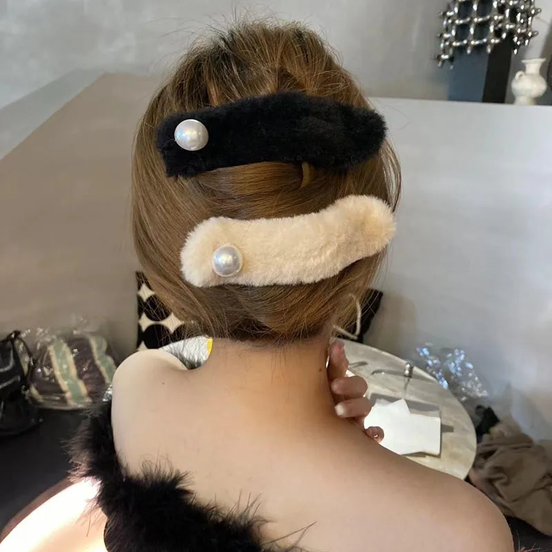 Pure Color Fluffy Furry Hair Clip Woman Big Pearl Ponytail Clip Large Size Duckbill Clip Hairpin Girls Hair Accessories Gifts
Pure Color Fluffy Furry Hair Clip Woman Big Pearl Ponytail Clip Large Size Duckbill Clip Hairpin Girls Hair Accessories Gifts