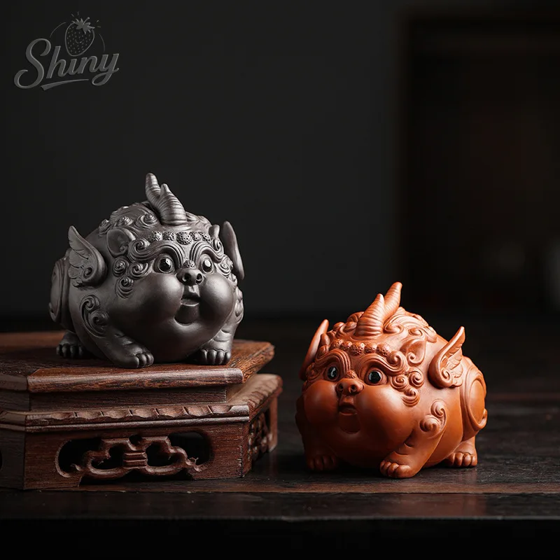 Cute and Charming Pi Xiu Figurine for Tea Enthusiasts, A Decorative Item for The Living Room or Desk.
Cute and Charming Pi Xiu Figurine for Tea Enthusiasts, A Decorative Item for The Living Room or Desk.