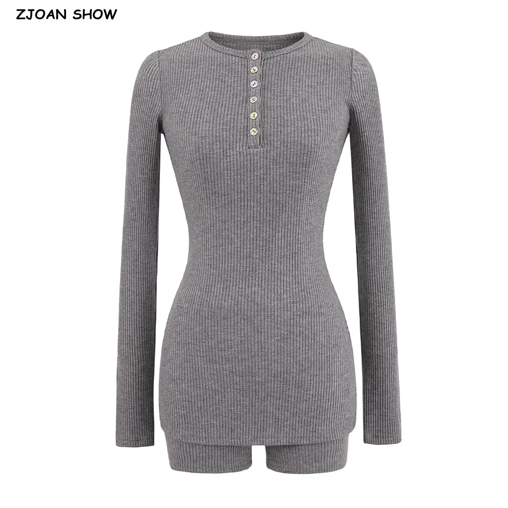 2 pieces 1 set 2025 American Retro Open Buttons O neck Long Sleeve Knitting Sweater + Skinny Elastic Waist Mini Shorts Suits
2 pieces 1 set 2025 American Retro Open Buttons O neck Long Sleeve Knitting Sweater + Skinny Elastic Waist Mini Shorts Suits