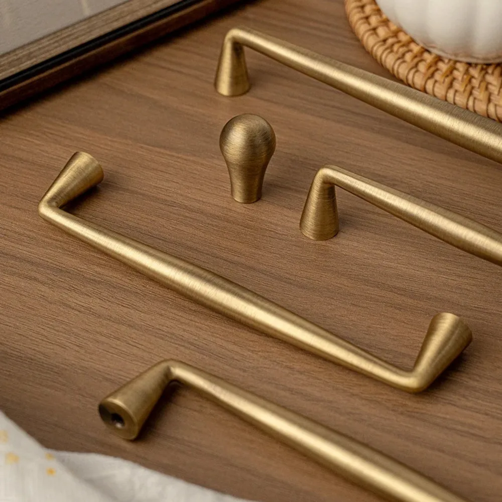 Solid Antique Brass Handle Kitchen cabinet pulls Pull Wardrobe drawer handles door knob furniture parts Hardware Long
Solid Antique Brass Handle Kitchen cabinet pulls Pull Wardrobe drawer handles door knob furniture parts Hardware Long