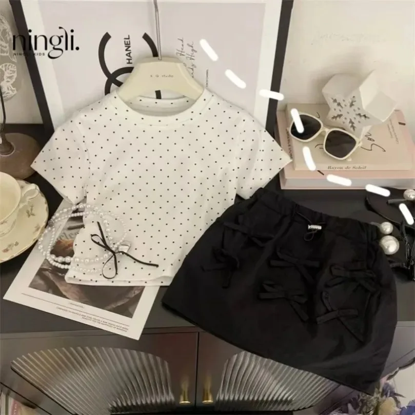 Girls' Short Sleeved Set Trendy Children's Fashionable Dot T-shirt+Little Girl Half Skirt Summer New Set Fashionable Kids Suit
Girls' Short Sleeved Set Trendy Children's Fashionable Dot T-shirt+Little Girl Half Skirt Summer New Set Fashionable Kids Suit