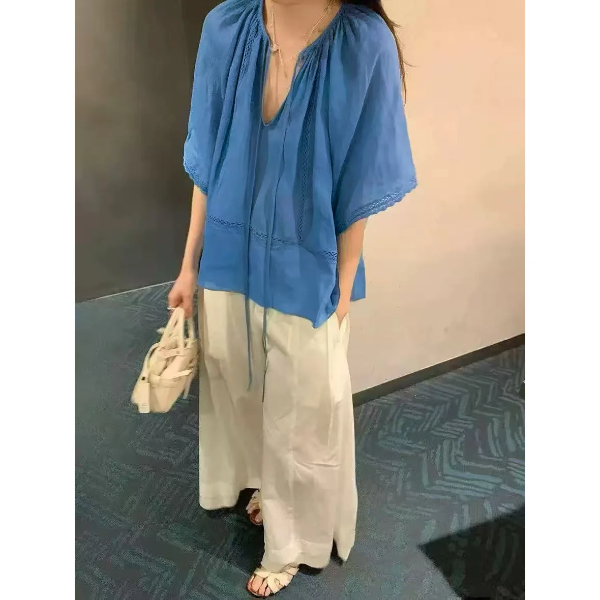 Blue Summer Vacation Cotton Shirt V-Neck Tie Bubble Sleeve Loose Fit Casual Women's Top French Style Short Sleeve Bubble Slee...
Blue Summer Vacation Cotton Shirt V-Neck Tie Bubble Sleeve Loose Fit Casual Women's Top French Style Short Sleeve Bubble Slee...