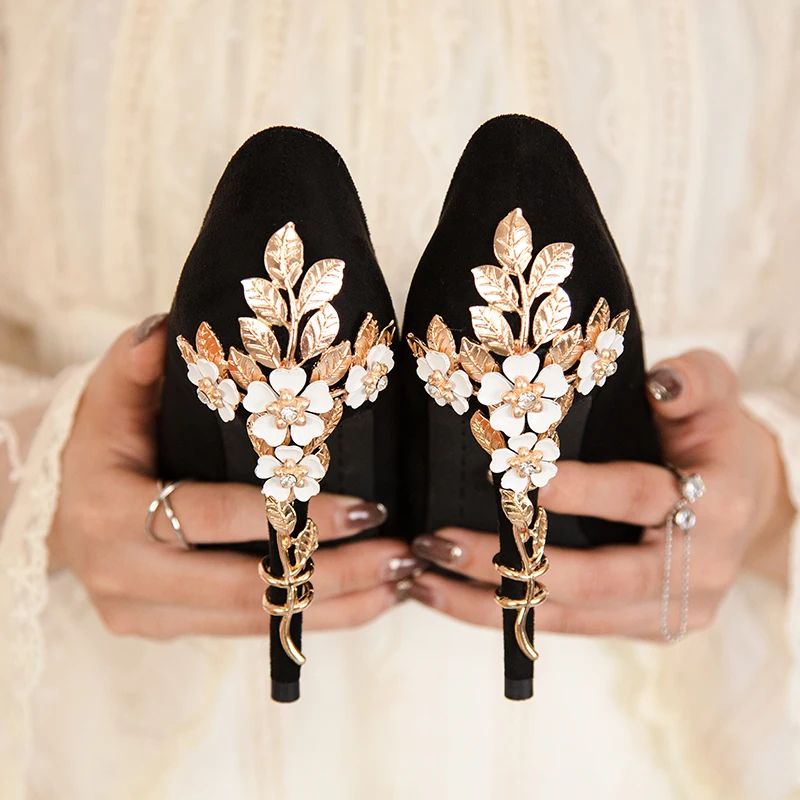 Elegant Metal Carved Heels Women Pumps 2023 High Quality Fashion Sexy Suede High Heels 10cm Shoes Woman Wedding Shoes
Elegant Metal Carved Heels Women Pumps 2023 High Quality Fashion Sexy Suede High Heels 10cm Shoes Woman Wedding Shoes