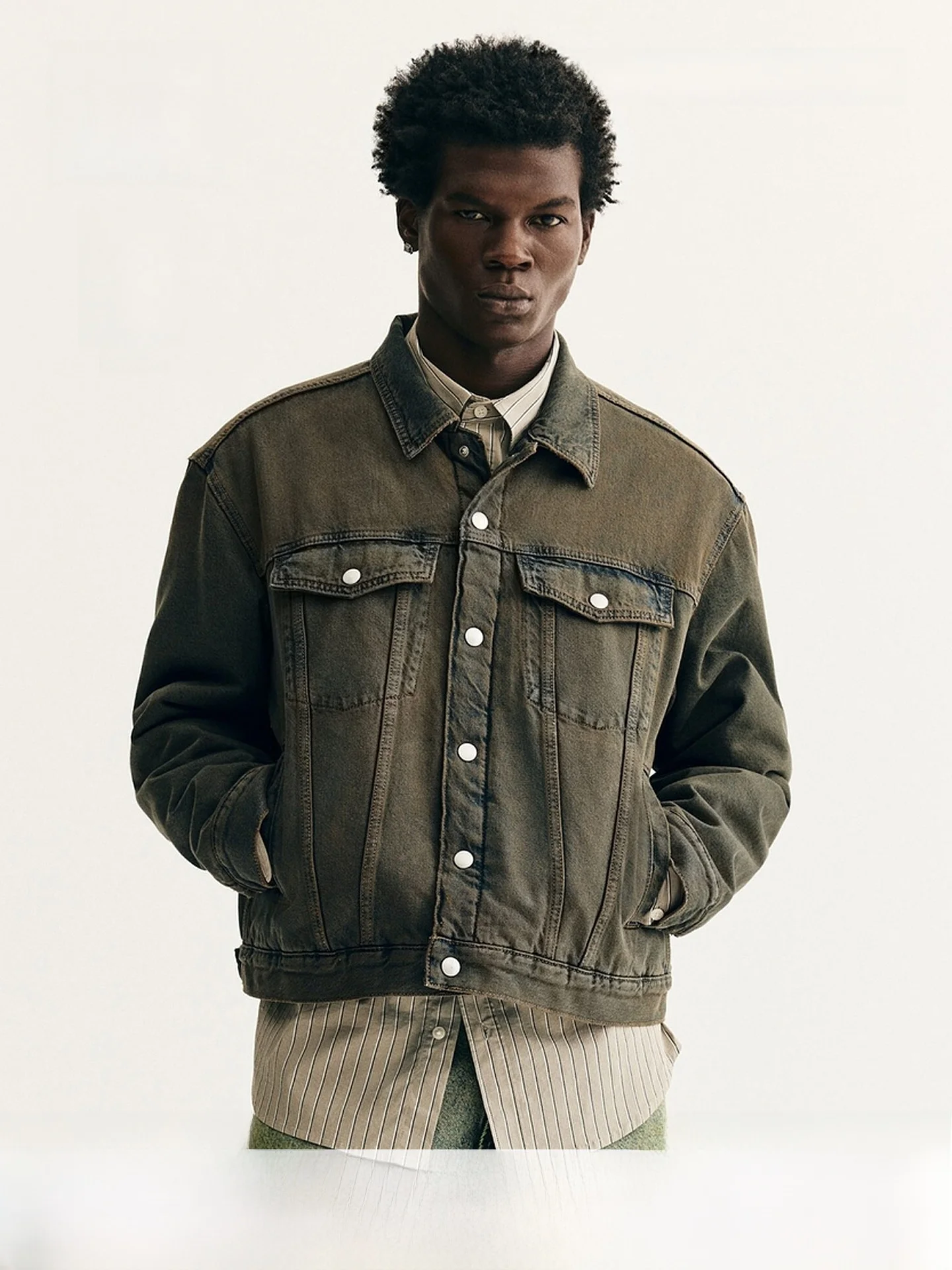 Loose Fit Men's Denim Jacket H&M 1308015 Casual Short Sleeve Long Sleeve Cotton 100% Daily Wear Autumn Season Fashion Item
Loose Fit Men's Denim Jacket H&M 1308015 Casual Short Sleeve Long Sleeve Cotton 100% Daily Wear Autumn Season Fashion Item