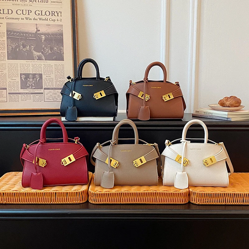 Casual, fashionable, versatile and comfortable women's bag, simple for daily commuting, adjustable shoulder strap crossbody bag
Casual, fashionable, versatile and comfortable women's bag, simple for daily commuting, adjustable shoulder strap crossbody bag
