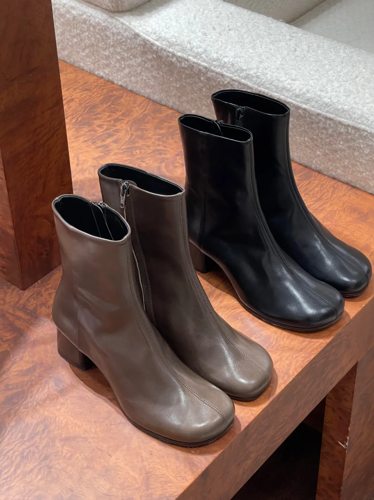 Women's Block-Heel Ankle Boots Sleek Slip-On Design Rounded Toe Elegant Versatile for Autumn/winter Office Wear Chic Outfits
Women's Block-Heel Ankle Boots Sleek Slip-On Design Rounded Toe Elegant Versatile for Autumn/winter Office Wear Chic Outfits