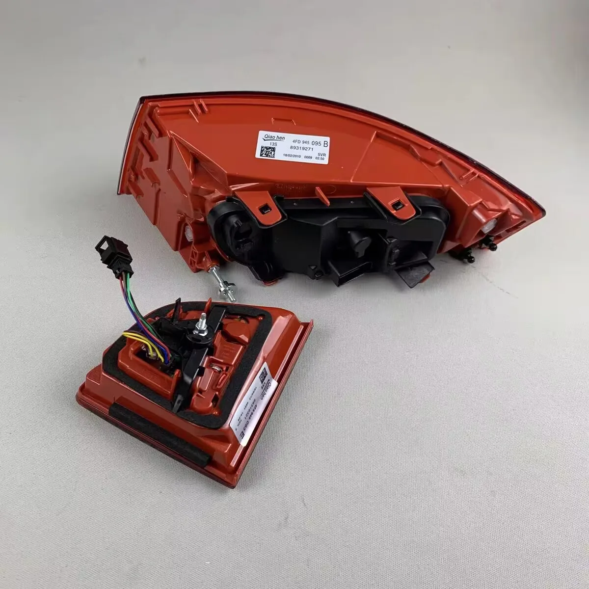 High quality LED Tail Light Assembly Brake Lamp For Audi A6 C6 S6 Quattro RS6 Saloon Sedan 2009 -2011 OEM: 4F5945095J 4F5945096J
High quality LED Tail Light Assembly Brake Lamp For Audi A6 C6 S6 Quattro RS6 Saloon Sedan 2009 -2011 OEM: 4F5945095J 4F5945096J