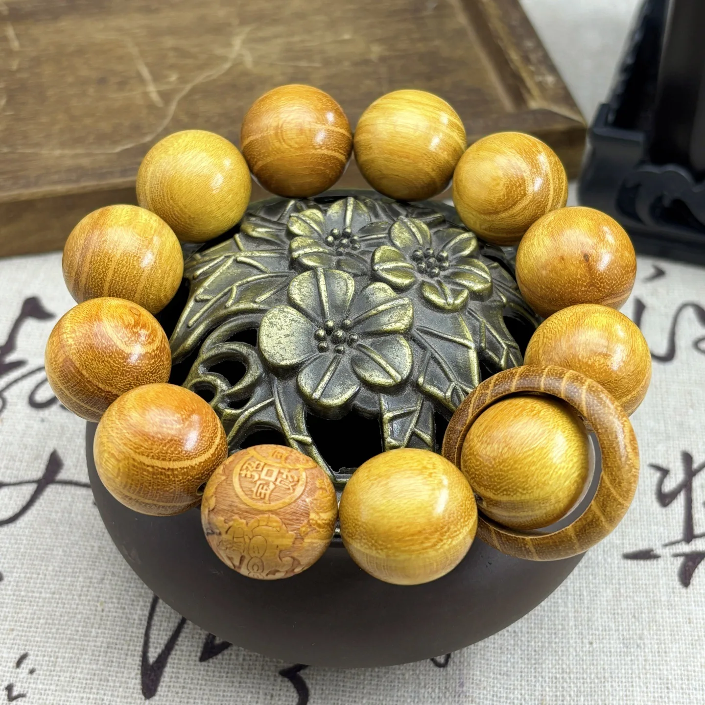 Gold Sandalwood Buddha Bead Bracelet, Ethnic Style Dalbergia Tuomu Multi-circle Single-circle Rosary Bead Handheld
Gold Sandalwood Buddha Bead Bracelet, Ethnic Style Dalbergia Tuomu Multi-circle Single-circle Rosary Bead Handheld