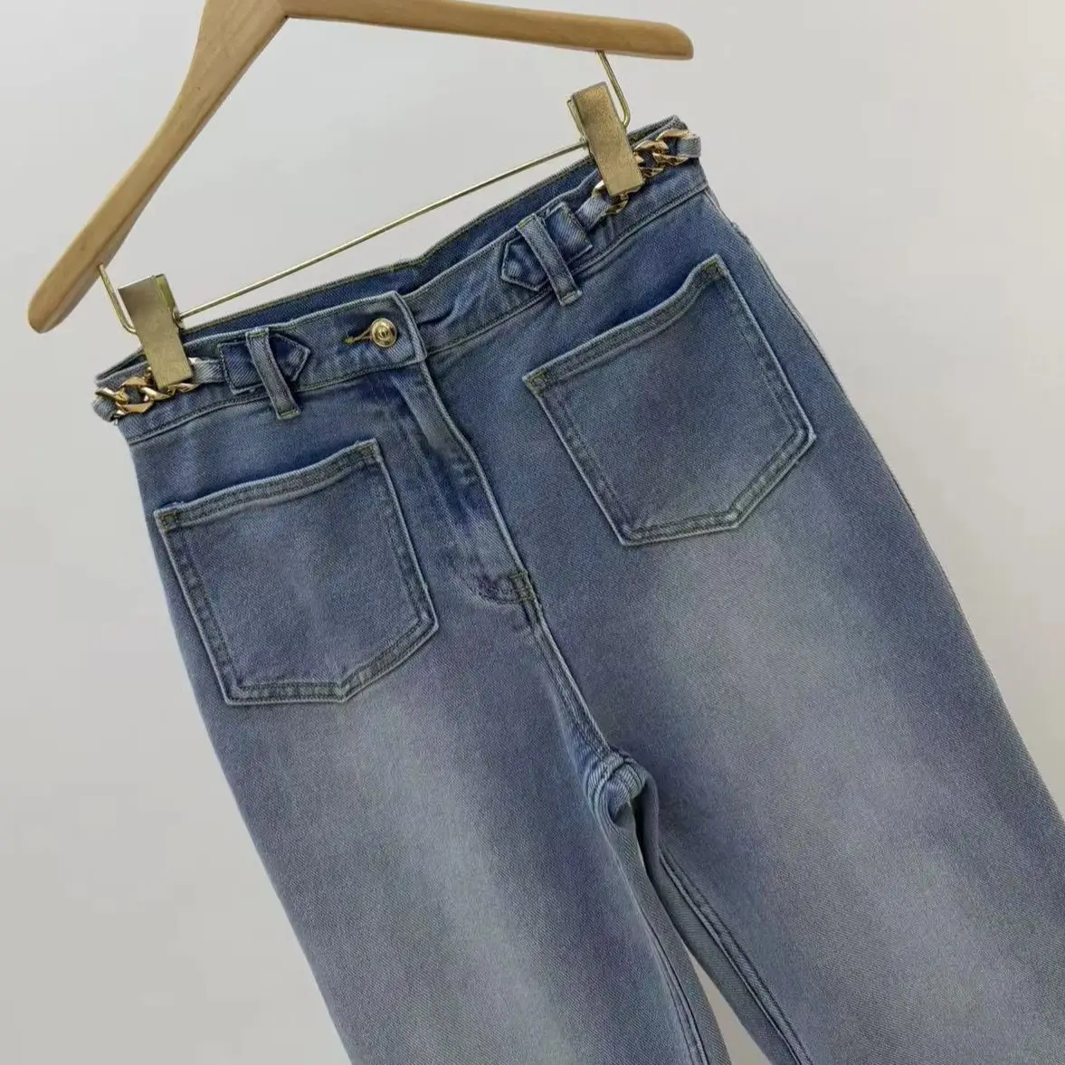 Spring/Summer Women Metal Chain Hign Waist Solid Straight Jeans Pocket Loose Casual Fashion Wide Leg Denim Pants
Spring/Summer Women Metal Chain Hign Waist Solid Straight Jeans Pocket Loose Casual Fashion Wide Leg Denim Pants