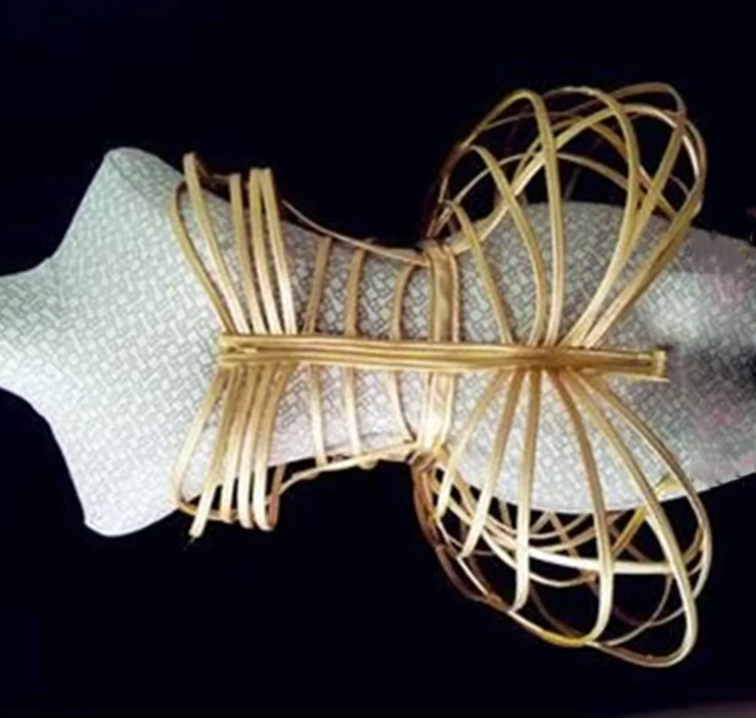 Gold openwork armor Jumpsuit future space warrior bar gogo costume Dj Dancers Sexy Nightclub DS Singer Rave Clothes Stage Wear 5
Gold openwork armor Jumpsuit future space warrior bar gogo costume Dj Dancers Sexy Nightclub DS Singer Rave Clothes Stage Wear 5