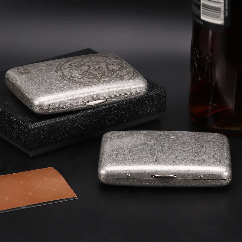 New Copper Metal Cigarette Case Creative Pattern Retro Silver Cigarette Box Smoking Storage Accessories Portable Man's Gift Tool
New Copper Metal Cigarette Case Creative Pattern Retro Silver Cigarette Box Smoking Storage Accessories Portable Man's Gift Tool