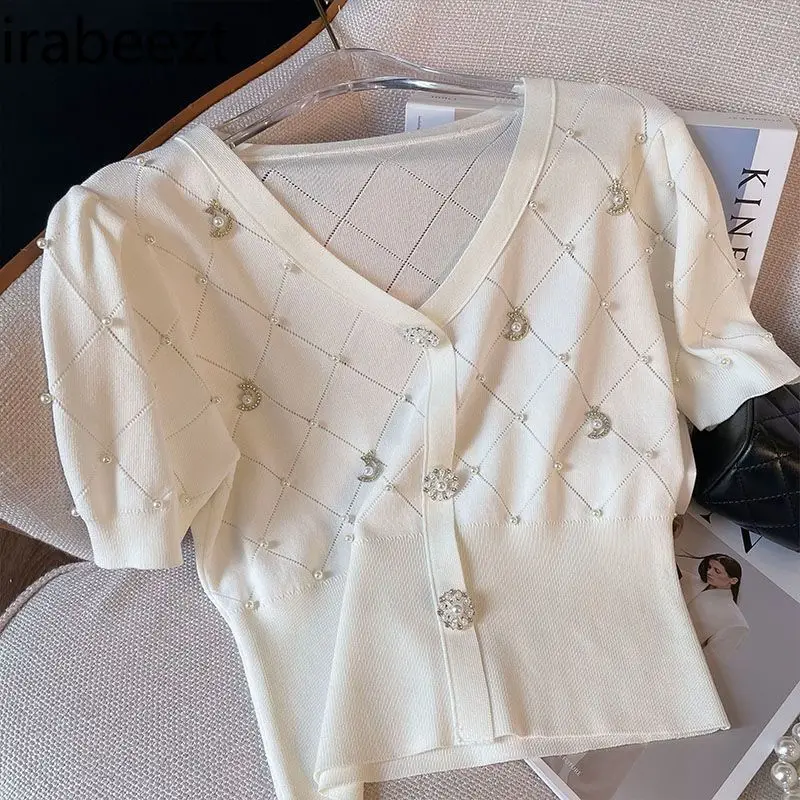 2025 Summer Retro Beaded Slim Knit Cardigan Women's V-Neck Pearl Button Waist-Fit Short Sleeve Top Vintage Clothes
2025 Summer Retro Beaded Slim Knit Cardigan Women's V-Neck Pearl Button Waist-Fit Short Sleeve Top Vintage Clothes