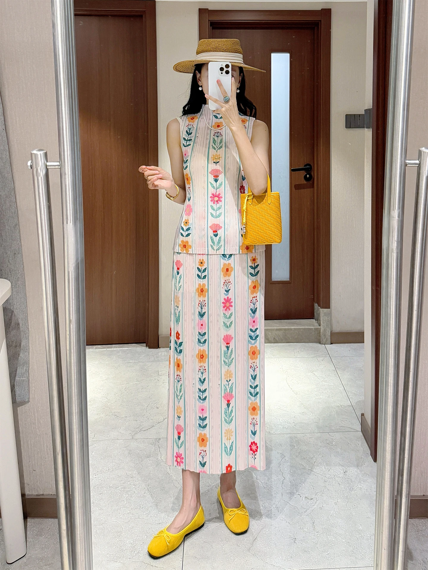 Женский костюм, футболка с круглым вырезом и принтом, с высокой талией, свободная посадка, складная юбка трапециевидной формы больших размеров, новинка 2025, летняя женская одежда
Женский костюм, футболка с круглым вырезом и принтом, с высокой талией, свободная посадка, складная юбка трапециевидной формы больших размеров, новинка 2025, летняя женская одежда