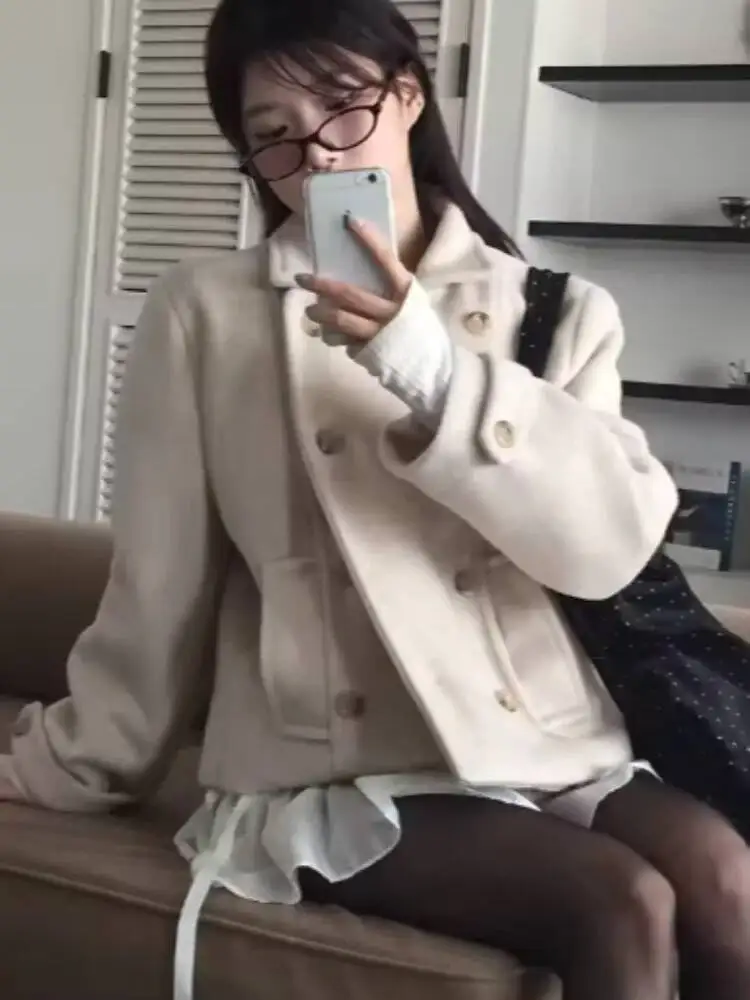 Retro Korean Double Breasted Woolen Coat Women's Sweet Versatile 2025 Fashion Autumn Winter New Arrival Outerwear
Retro Korean Double Breasted Woolen Coat Women's Sweet Versatile 2025 Fashion Autumn Winter New Arrival Outerwear