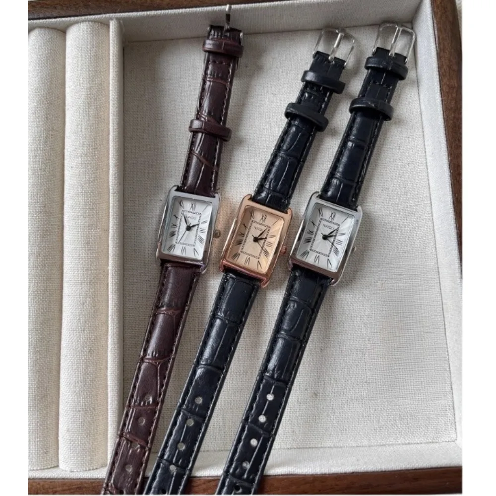 Retro Roman square watch for women, simple light luxury temperament, high-end belt, exquisite women's watch
Retro Roman square watch for women, simple light luxury temperament, high-end belt, exquisite women's watch