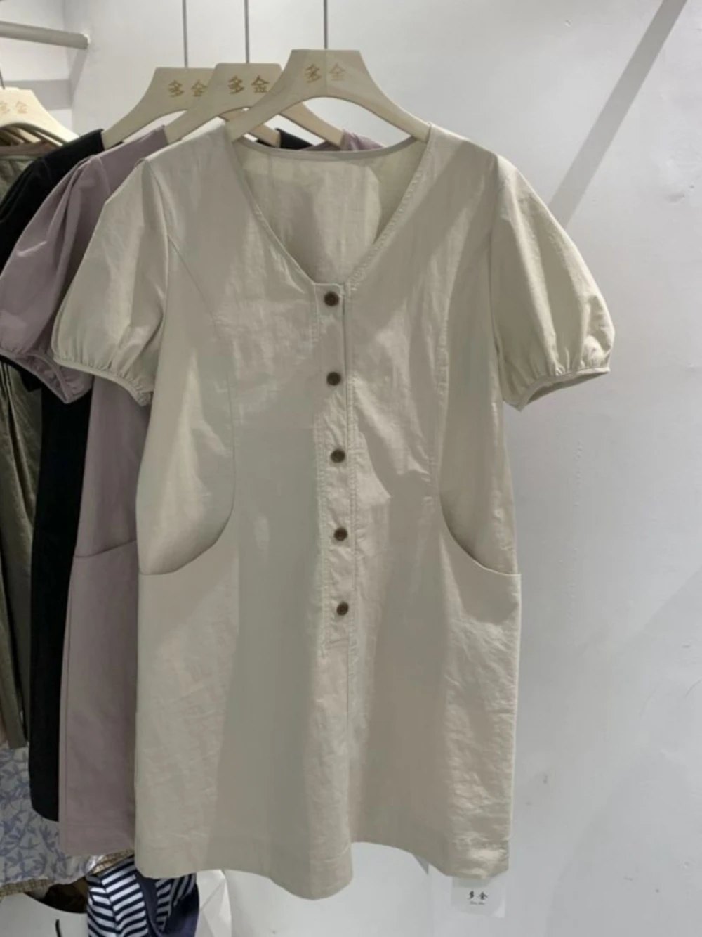 plus Size Women's V-Neck Bubble Sleeve Dress Loose Fit Summer Casual High Waist Short Skirt Korean Style Bubble Sleeve Dress
plus Size Women's V-Neck Bubble Sleeve Dress Loose Fit Summer Casual High Waist Short Skirt Korean Style Bubble Sleeve Dress