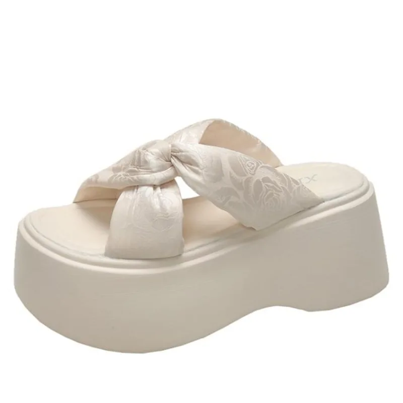 Сандалии на танкетке на каблуке 7,5 см, женские повседневные уличные тапочки, женские летние нескользящие пляжные тапочки, прогулочная женская обувь на массивном каблуке 
Сандалии на танкетке на каблуке 7,5 см, женские повседневные уличные тапочки, женские летние нескользящие пляжные тапочки, прогулочная женская обувь на массивном каблуке