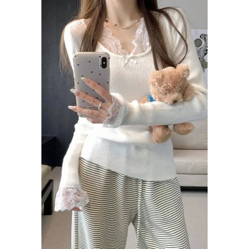 Модный модный корейский стиль с длинным рукавом и кружевом с v-образным вырезом, облегающий вязаный свитер, базовый слой, женский топ
Модный модный корейский стиль с длинным рукавом и кружевом с v-образным вырезом, облегающий вязаный свитер, базовый слой, женский топ