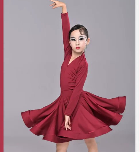 1 компл./лот, детские модные комбинезоны для латинских танцев, однотонный топ с v-образным вырезом для девочек, плиссированная юбка с длинными рукавами или короткими рукавами, одежда для латинских танцев
1 компл./лот, детские модные комбинезоны для латинских танцев, однотонный топ с v-образным вырезом для девочек, плиссированная юбка с длинными рукавами или короткими рукавами, одежда для латинских танцев