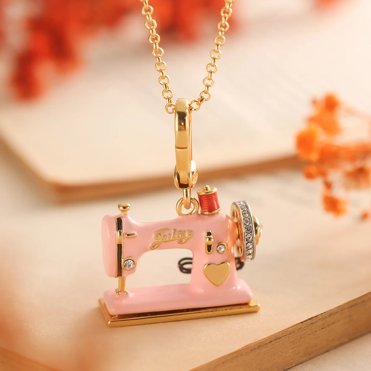 1Pc Fashion Pink Zircon Crown Letter Sewing Machine Pendant Necklace for Women Sweet Niche Party Jewelry Valentine's Day Gift
1Pc Fashion Pink Zircon Crown Letter Sewing Machine Pendant Necklace for Women Sweet Niche Party Jewelry Valentine's Day Gift