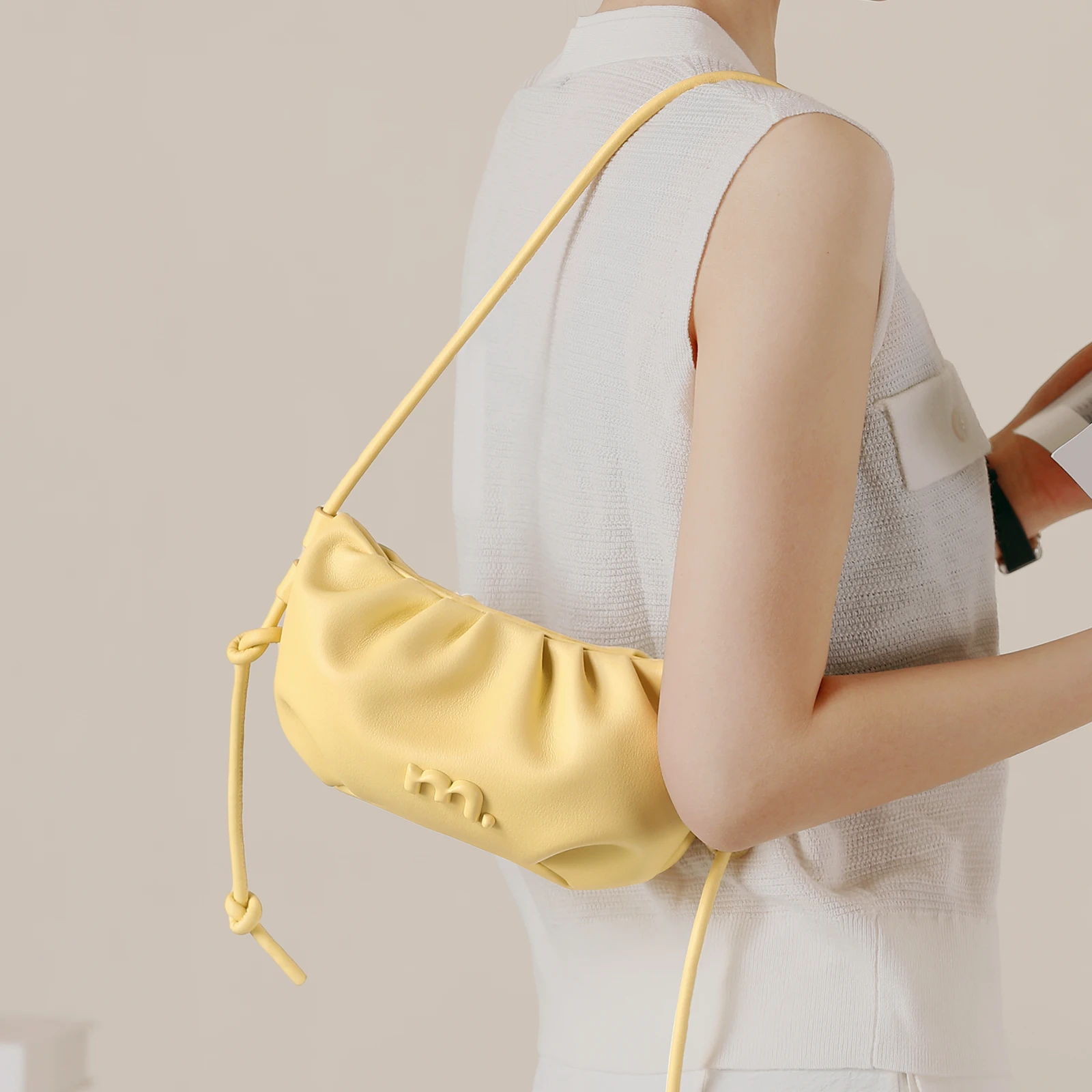 ITAMOOD Women Shoulder Bag Yellow Adjustable Shoulder Strap Original Designer Brand Crossbody Bag Valentine's Day Ramadan Gift
ITAMOOD Women Shoulder Bag Yellow Adjustable Shoulder Strap Original Designer Brand Crossbody Bag Valentine's Day Ramadan Gift