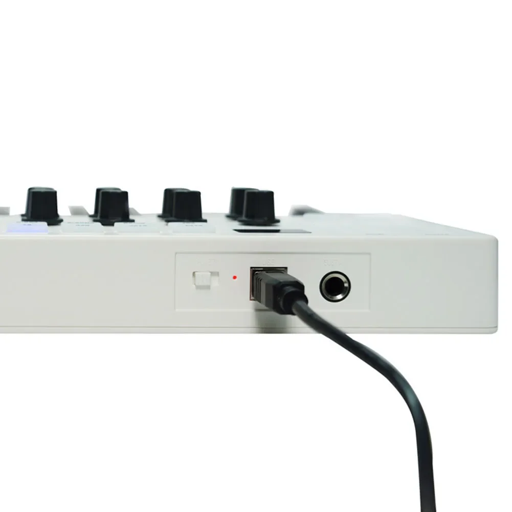 Brand New Keyboard Controller 25 Key 2000mAh 25-Key 321 * 178 * 46mm 8 Knobs ABS Controller Drum Pads Keyboard
Brand New Keyboard Controller 25 Key 2000mAh 25-Key 321 * 178 * 46mm 8 Knobs ABS Controller Drum Pads Keyboard