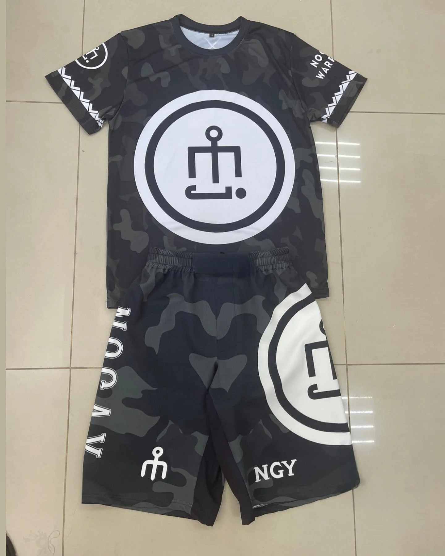 2026 Fitness Sports Set Men's Black Pink Graphic Rash Guard T-shirts & Shorts Quick Drying BJJ Training Combat Suit Summer
2026 Fitness Sports Set Men's Black Pink Graphic Rash Guard T-shirts & Shorts Quick Drying BJJ Training Combat Suit Summer