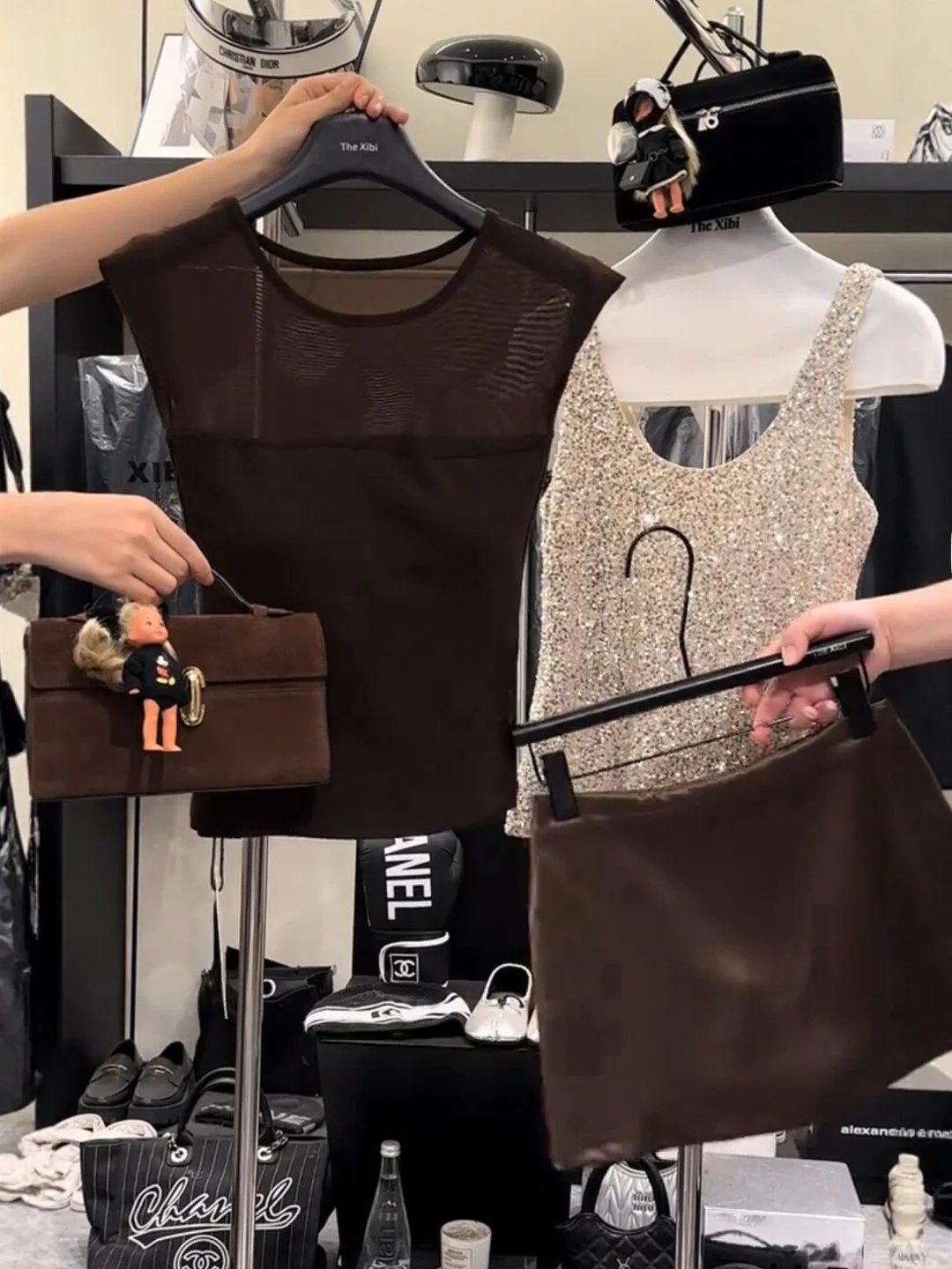 Summer New Style Women's Design Sense Mesh Splicing Sleeveless Vest And A-Line Skirt Set Slimming High Waist Breathable
Summer New Style Women's Design Sense Mesh Splicing Sleeveless Vest And A-Line Skirt Set Slimming High Waist Breathable