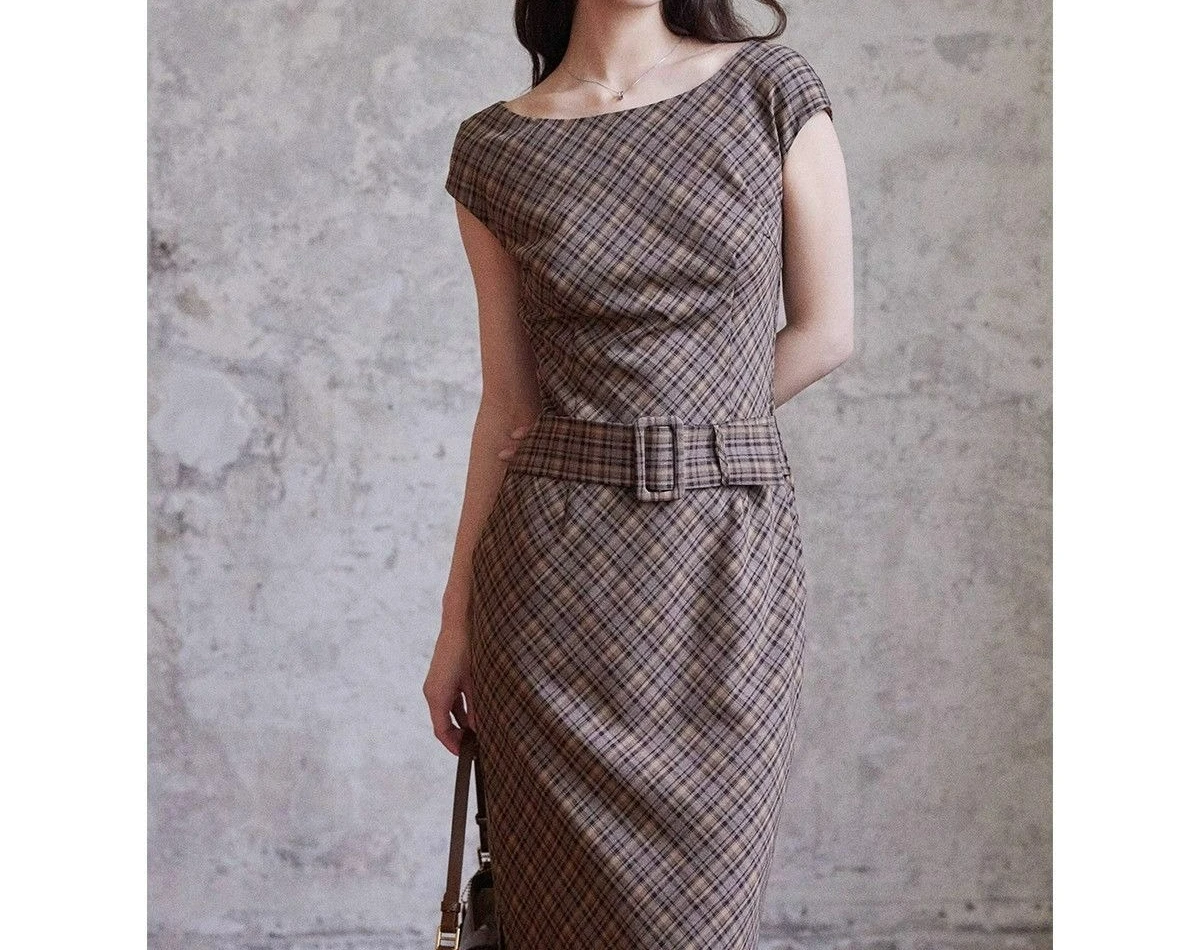 High-end Retro Plaid Straight Tube New Dress for Summer 2026 Women's Design Waist Short-sleeved Skirt
High-end Retro Plaid Straight Tube New Dress for Summer 2026 Women's Design Waist Short-sleeved Skirt