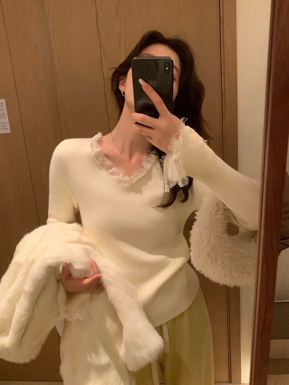 Утепленный вязаный топ для женщин с V-образным вырезом, кружевной отделкой и вставками, теплый повседневный модный нежный лонгслив с длинным рукавом, базовый слой, зимняя кофта
Утепленный вязаный топ для женщин с V-образным вырезом, кружевной отделкой и вставками, теплый повседневный модный нежный лонгслив с длинным рукавом, базовый слой, зимняя кофта