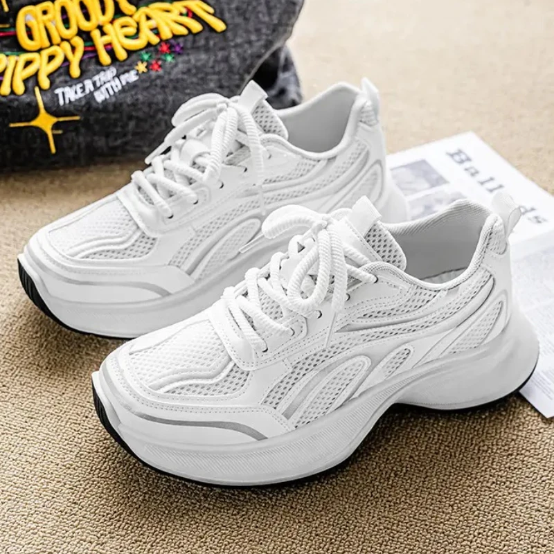 Новая мужская спортивная обувь на толстой подошве, увеличивающая рост, дышащая сетчатая поверхность, повседневная обувь на шнуровке, кроссовки большого размера.
Новая мужская спортивная обувь на толстой подошве, увеличивающая рост, дышащая сетчатая поверхность, повседневная обувь на шнуровке, кроссовки большого размера.