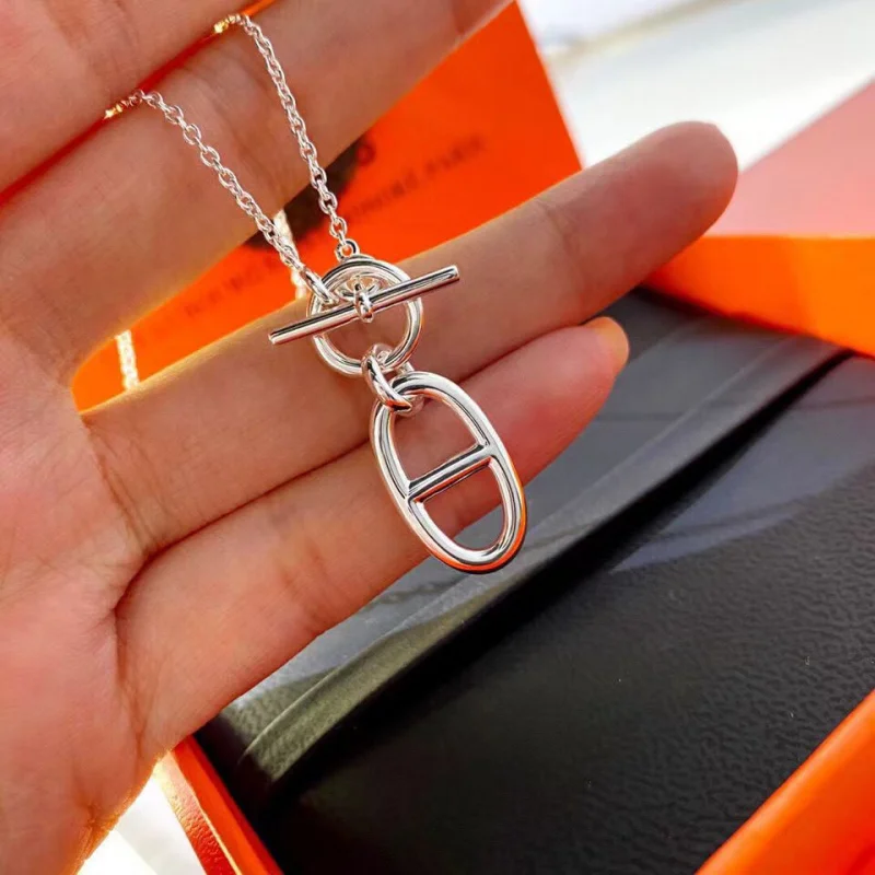 Minimalist OT Button Oval Pendant Necklace for Women's Holiday Parties, Weddings, Jewelry Gifts
Minimalist OT Button Oval Pendant Necklace for Women's Holiday Parties, Weddings, Jewelry Gifts