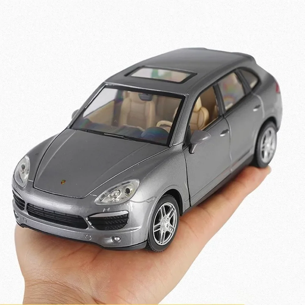 1:24 Porsche Cayenne модель автомобиля, игрушка, литой под давлением металлический амортизирующий двери, открытые модели автомобилей, звуковой свет, подарки для детей
1:24 Porsche Cayenne модель автомобиля, игрушка, литой под давлением металлический амортизирующий двери, открытые модели автомобилей, звуковой свет, подарки для детей