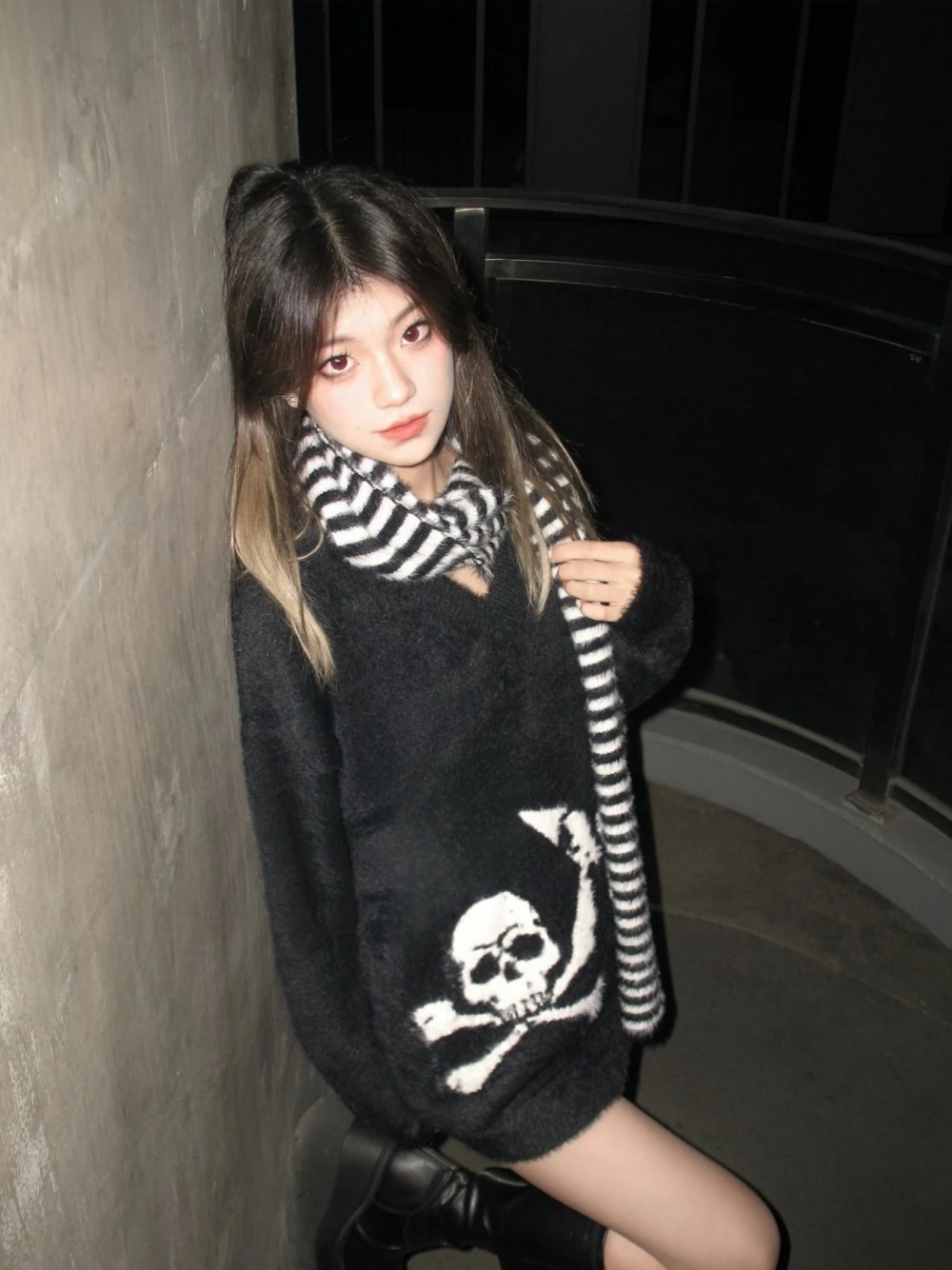 Thickened Loose V-neck Cashmere Sweater Women's Halloween Costume Black Print Street Style Knitted Top Autumn Winter Warmth
Thickened Loose V-neck Cashmere Sweater Women's Halloween Costume Black Print Street Style Knitted Top Autumn Winter Warmth