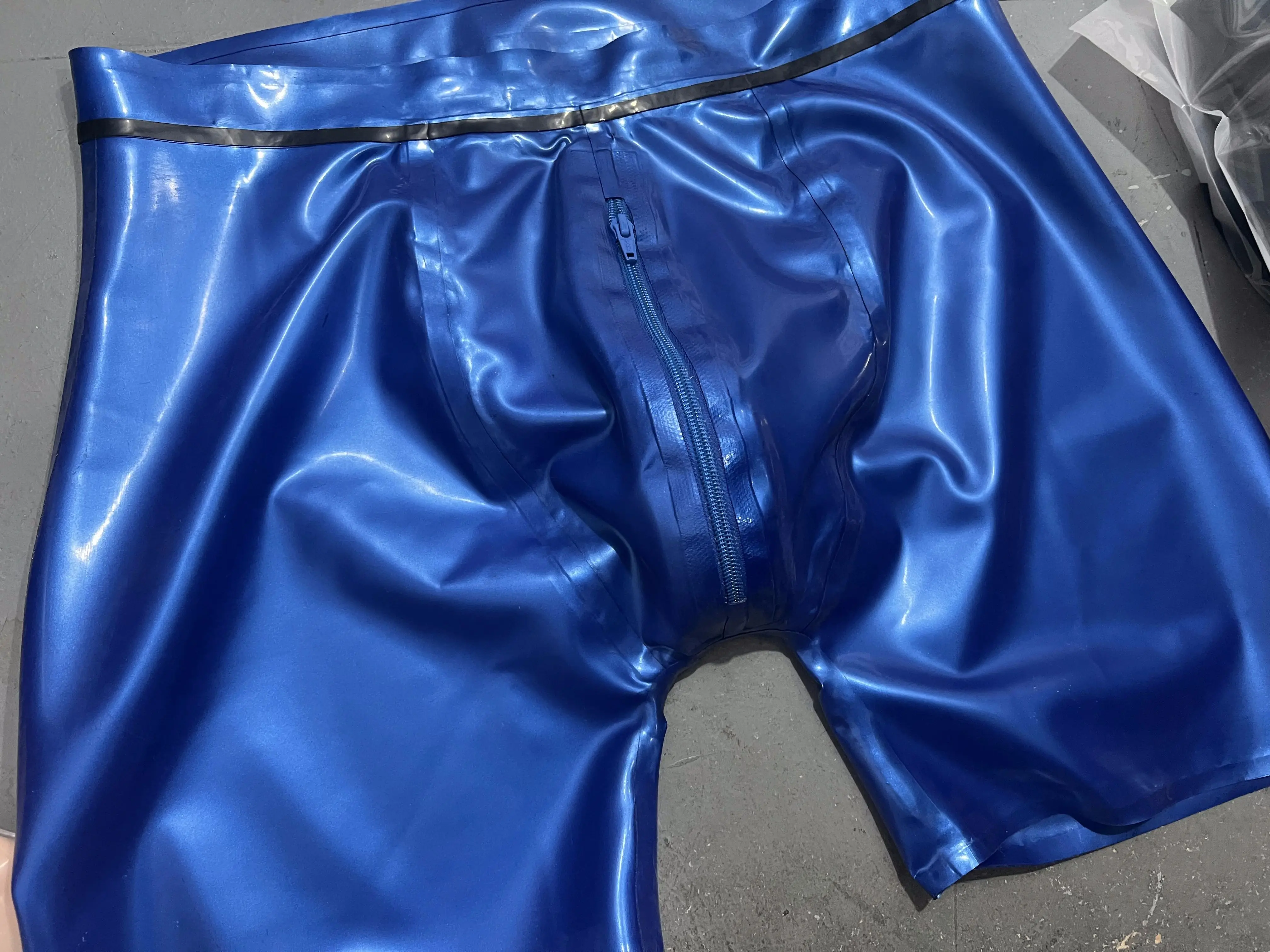Rubber shorts underwear wear knee length front zipper pouch men latex boxer shorts black waist trim custom made
Rubber shorts underwear wear knee length front zipper pouch men latex boxer shorts black waist trim custom made