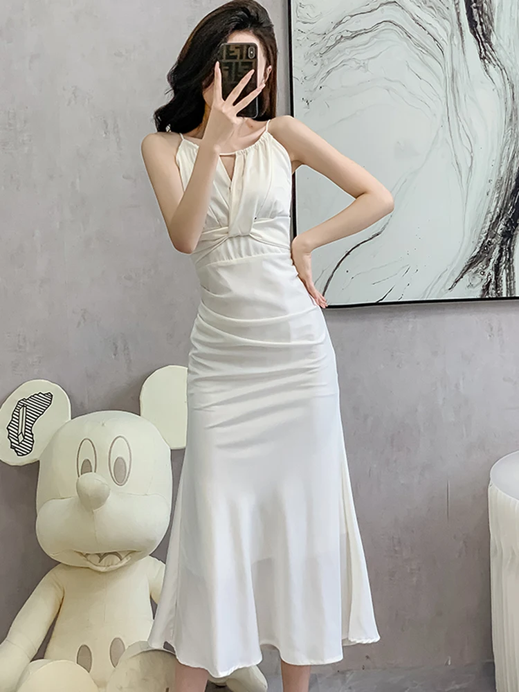 2024 New White Hollow Out V-Neck Sexy Neck-mounted Dress Women Elegant Ruffled Mermaid Dress Summer Korean Bodycon Luxury Dress
2024 New White Hollow Out V-Neck Sexy Neck-mounted Dress Women Elegant Ruffled Mermaid Dress Summer Korean Bodycon Luxury Dress