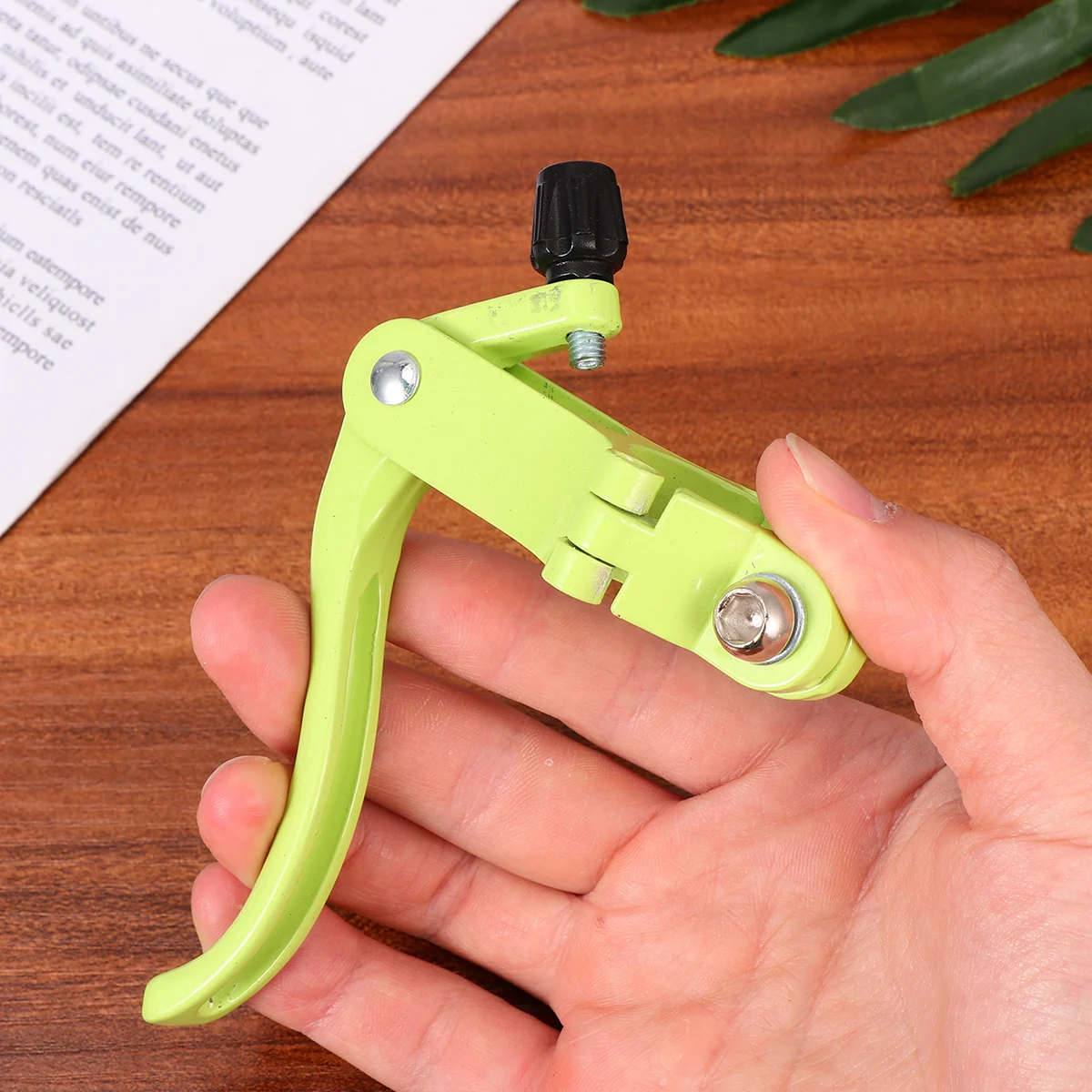1 Pair Aluminum Alloy Bike Brake Lever Sturdy Universal Brake Handle Bike Spare Parts Replacement Repair Maintenance
1 Pair Aluminum Alloy Bike Brake Lever Sturdy Universal Brake Handle Bike Spare Parts Replacement Repair Maintenance