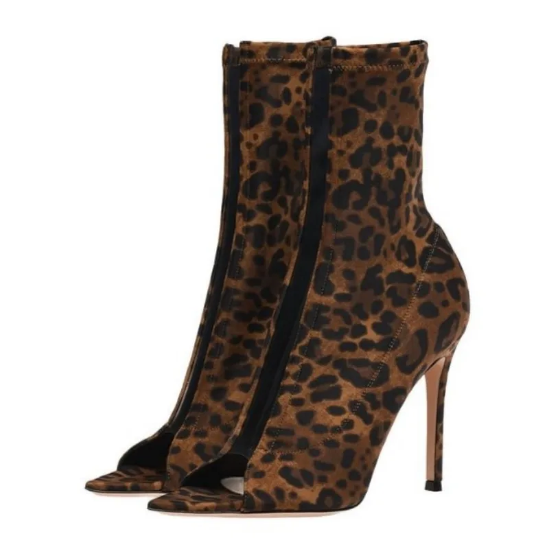 SHOFOO Fashionable women's high-heeled boots. About 11cm heel height. Peep toe boots. Leopard print stretch boots. Fashion show
SHOFOO Fashionable women's high-heeled boots. About 11cm heel height. Peep toe boots. Leopard print stretch boots. Fashion show