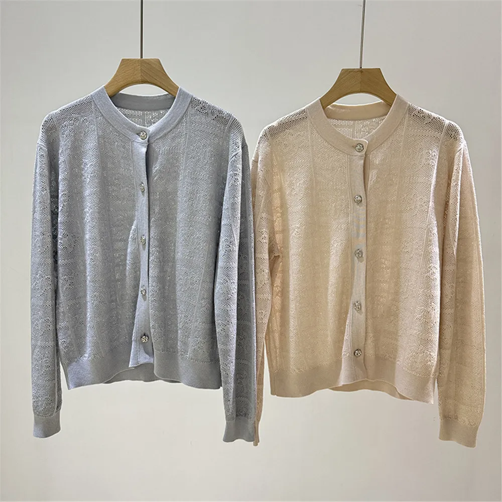 25 Spring/Summer New Product Round Neck Hollow Hook Flower Fashion Flower Metal Button Knitted Thin cardigan
25 Spring/Summer New Product Round Neck Hollow Hook Flower Fashion Flower Metal Button Knitted Thin cardigan