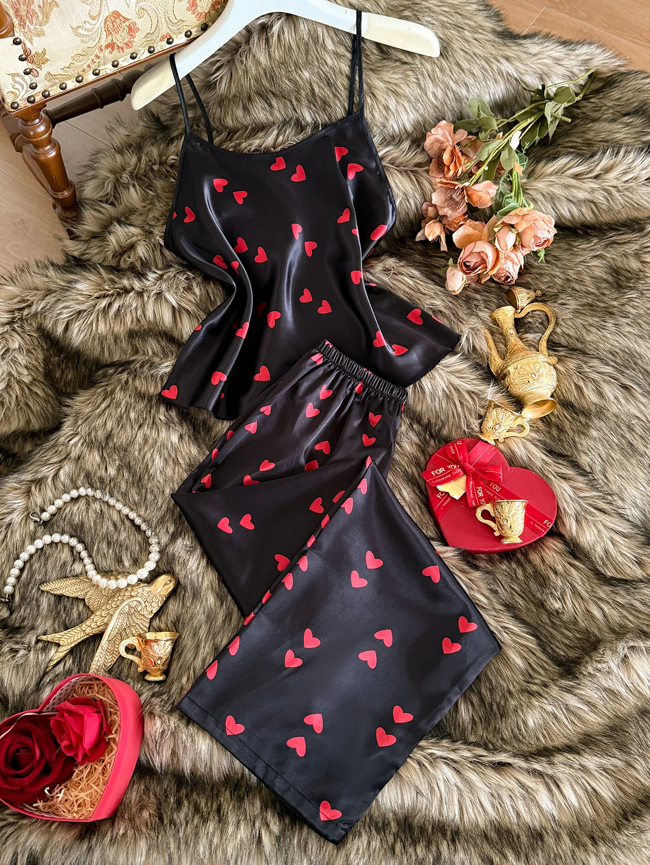 Heart Print Women's 2 Piece Pajama Set Romantic and Fashion Ladies Loungewear Soft Comfortable Casual Sleepwear for Home
Heart Print Women's 2 Piece Pajama Set Romantic and Fashion Ladies Loungewear Soft Comfortable Casual Sleepwear for Home